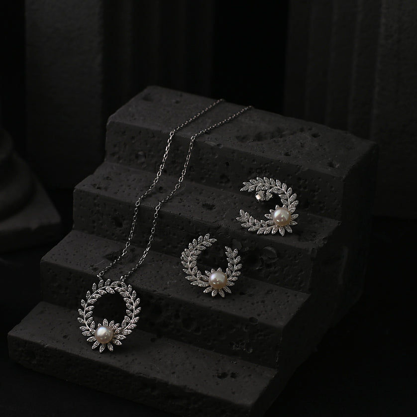 The Aurelia Laurel Wreath / Micro-Pavé Leaf Pearl Pendant Necklace