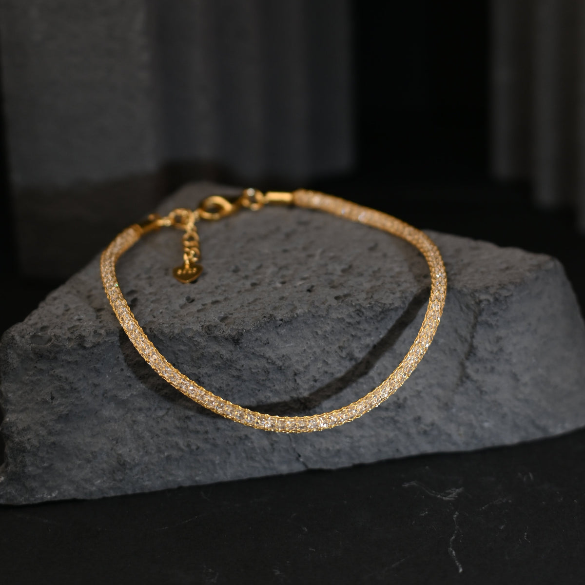 The Aurelia Woven Mesh / 22K Gold & Encapsulated Diamond Bracelet