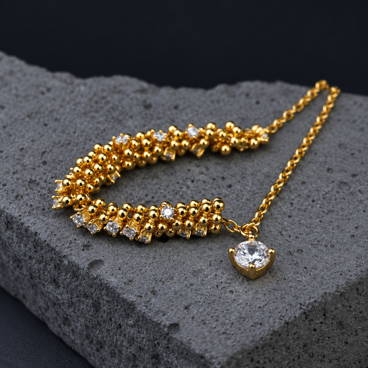YYNE010 necklace detail view 2