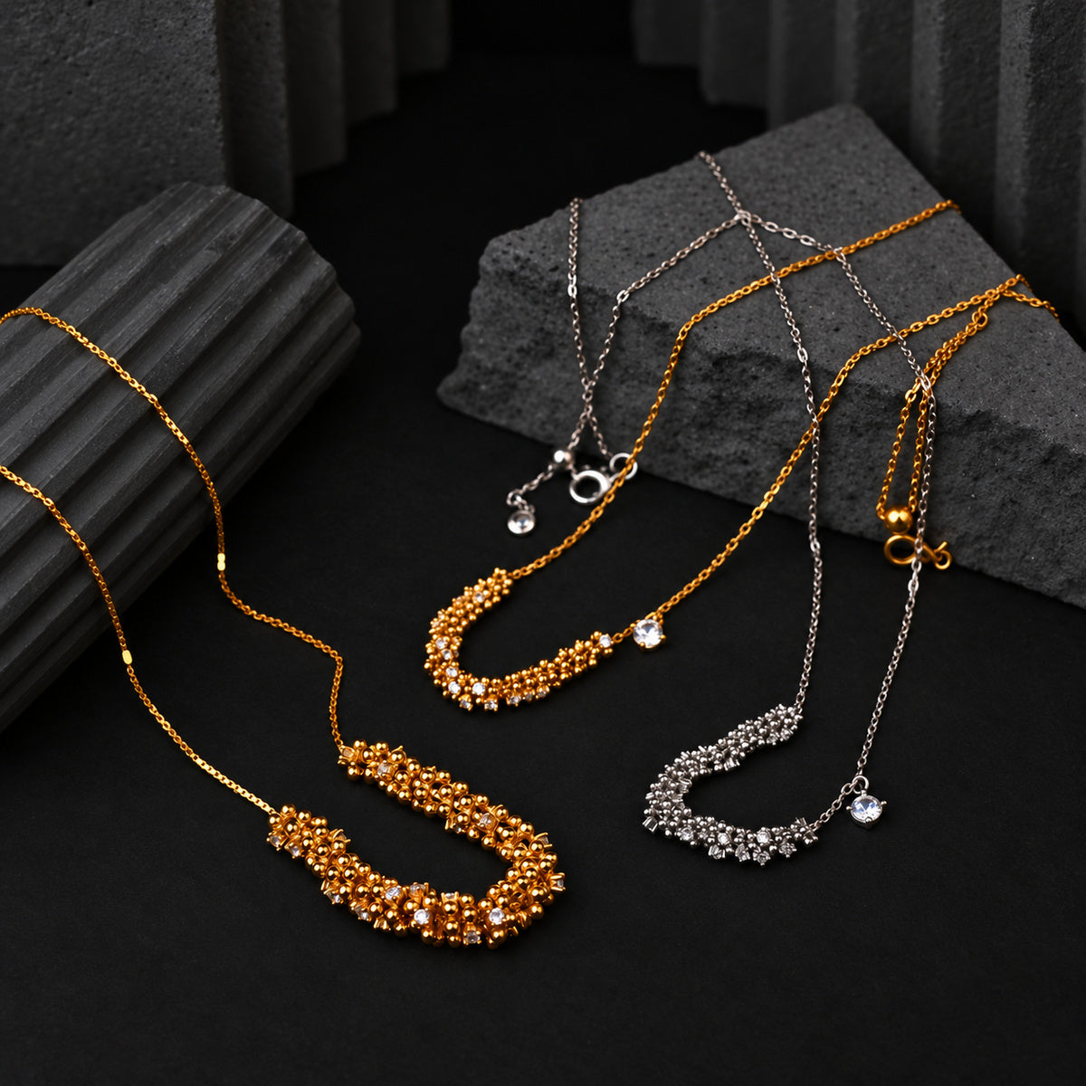 YYNE011 necklace detail view 3