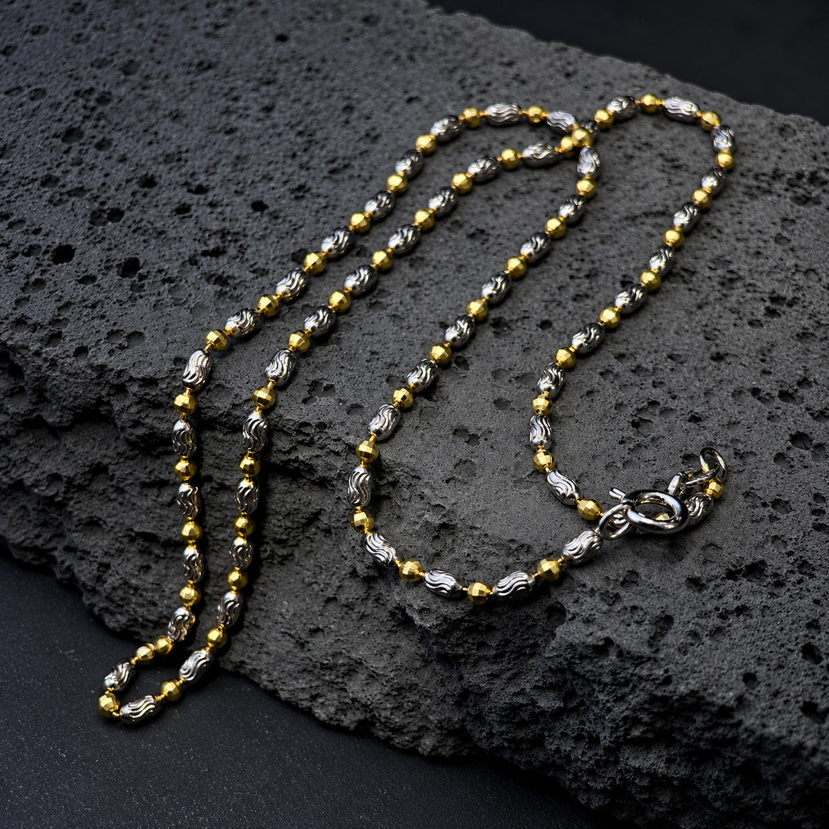 YYNE020 necklace detail view 3