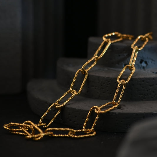 The Aurelia Architectural Link / Heavy 22K Gold-Plated Textured Interlocking Chain Necklace with Diamond-Cut Details (42cm + 5cm, 15x7mm Links)