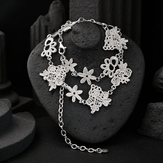 HCNE028 silver floral necklace view 1