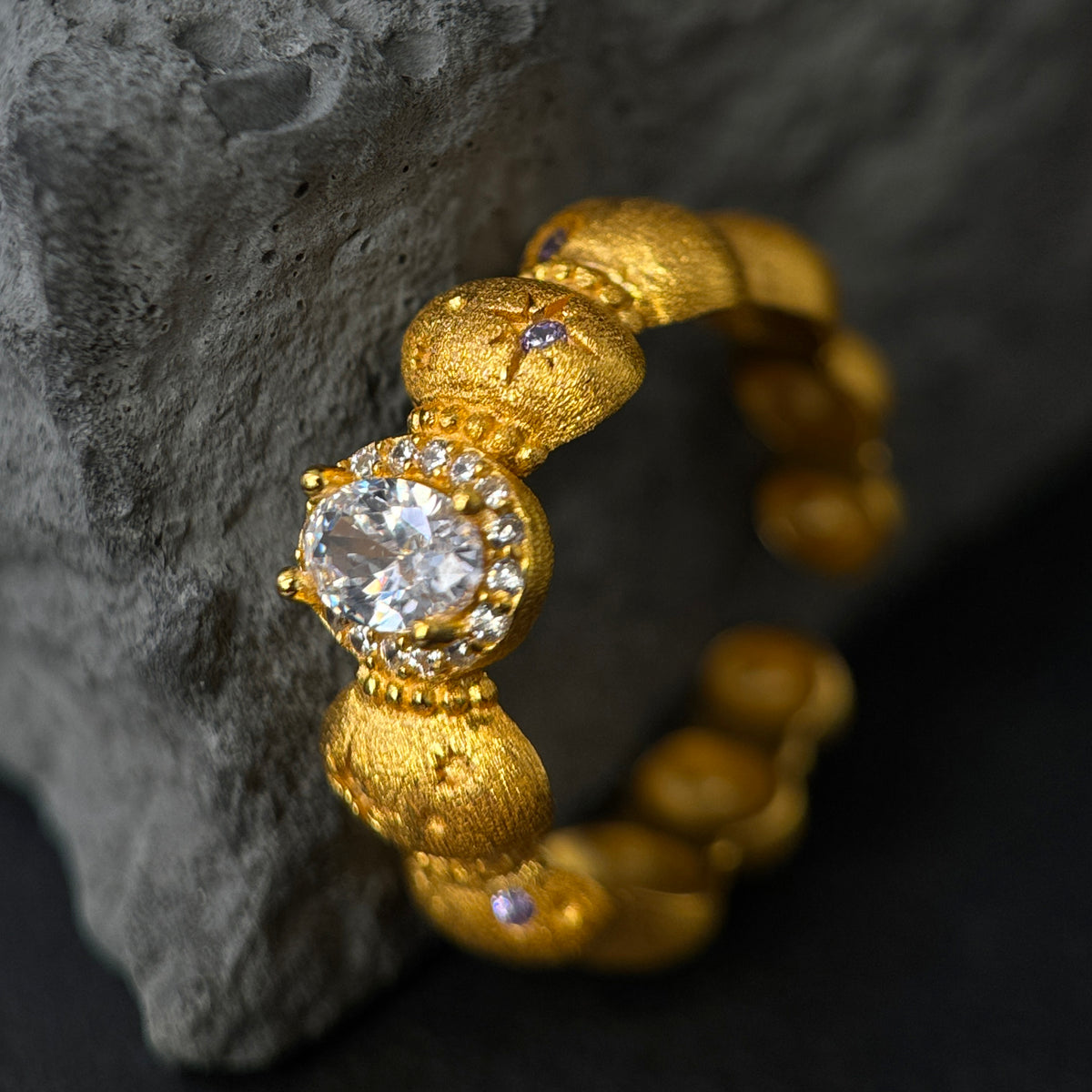 Golden Pebble & Star / Textured Halo Ring (Adjustable)