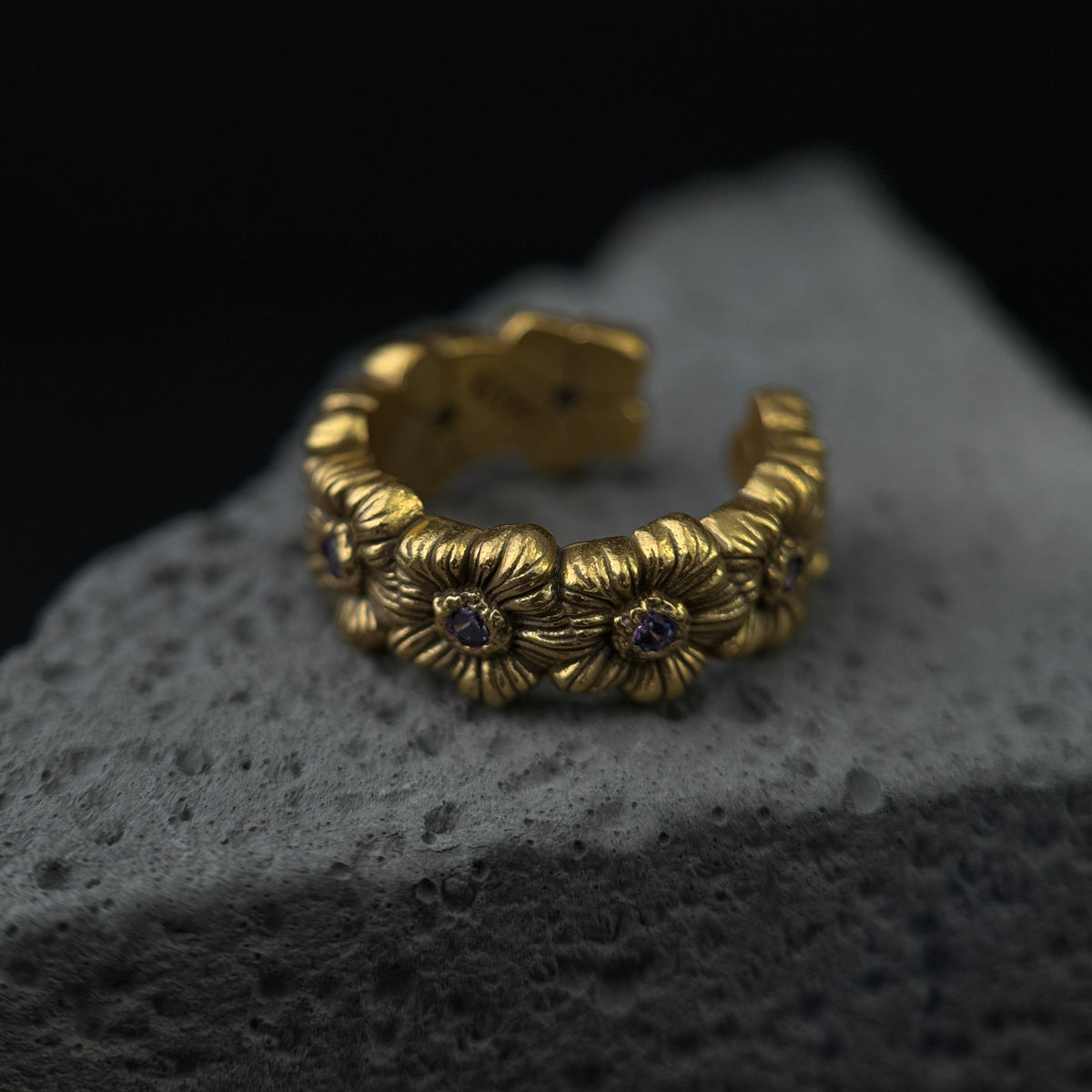 The Gothic Daisy / Vintage Amethyst Floral Band Ring