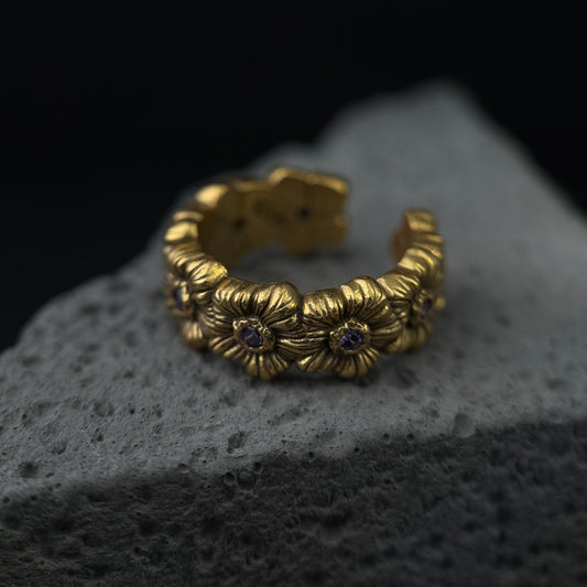 The Gothic Daisy / Vintage Amethyst Floral Band Ring