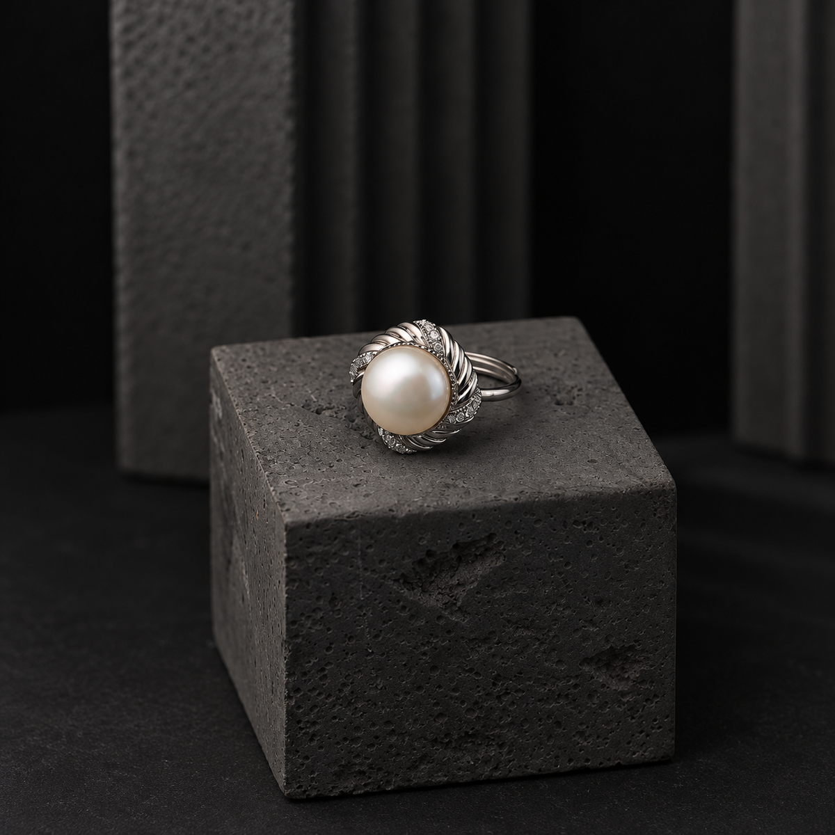 The Aurelia Fluted Cable / Sculpted Shell Pearl Statement Ring
