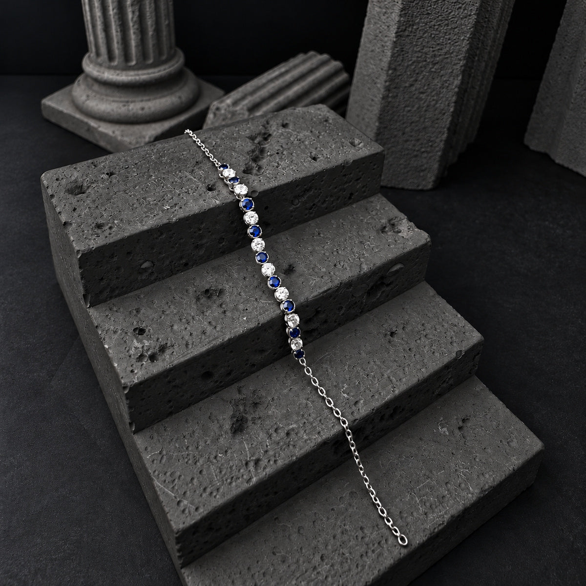 YYBR004 silver alternating deep blue and clear bracelet front view