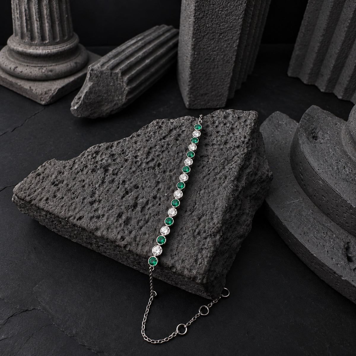 YYBR008 silver alternating green and clear bracelet front view