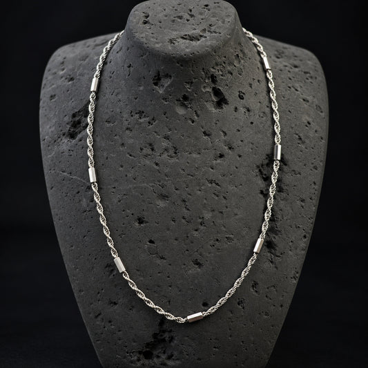 YYNE003 necklace front view