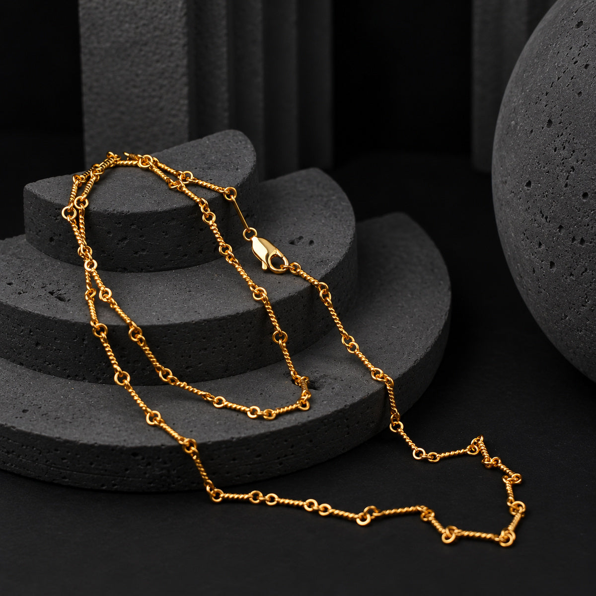 YYNE004 necklace detail view 3