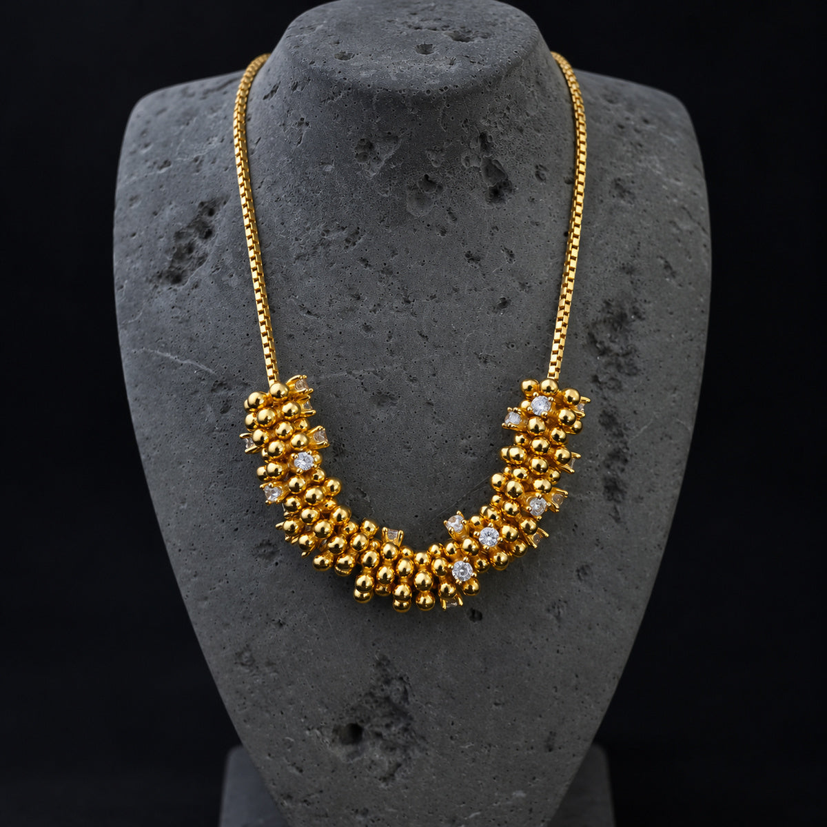 YYNE009 necklace front view