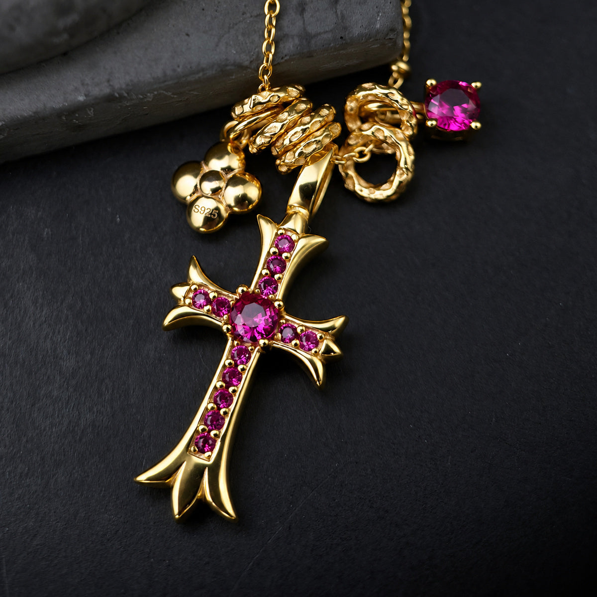 YYNE023 necklace detail view 2
